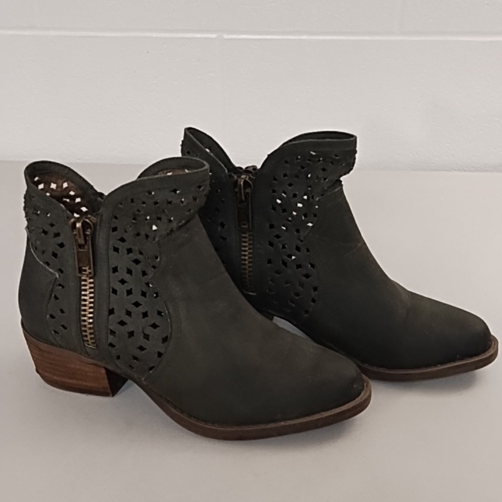 Not Rated Olive Ankle Bootie Cut-Outs Side Zipper Detailing EUC Size 7.5